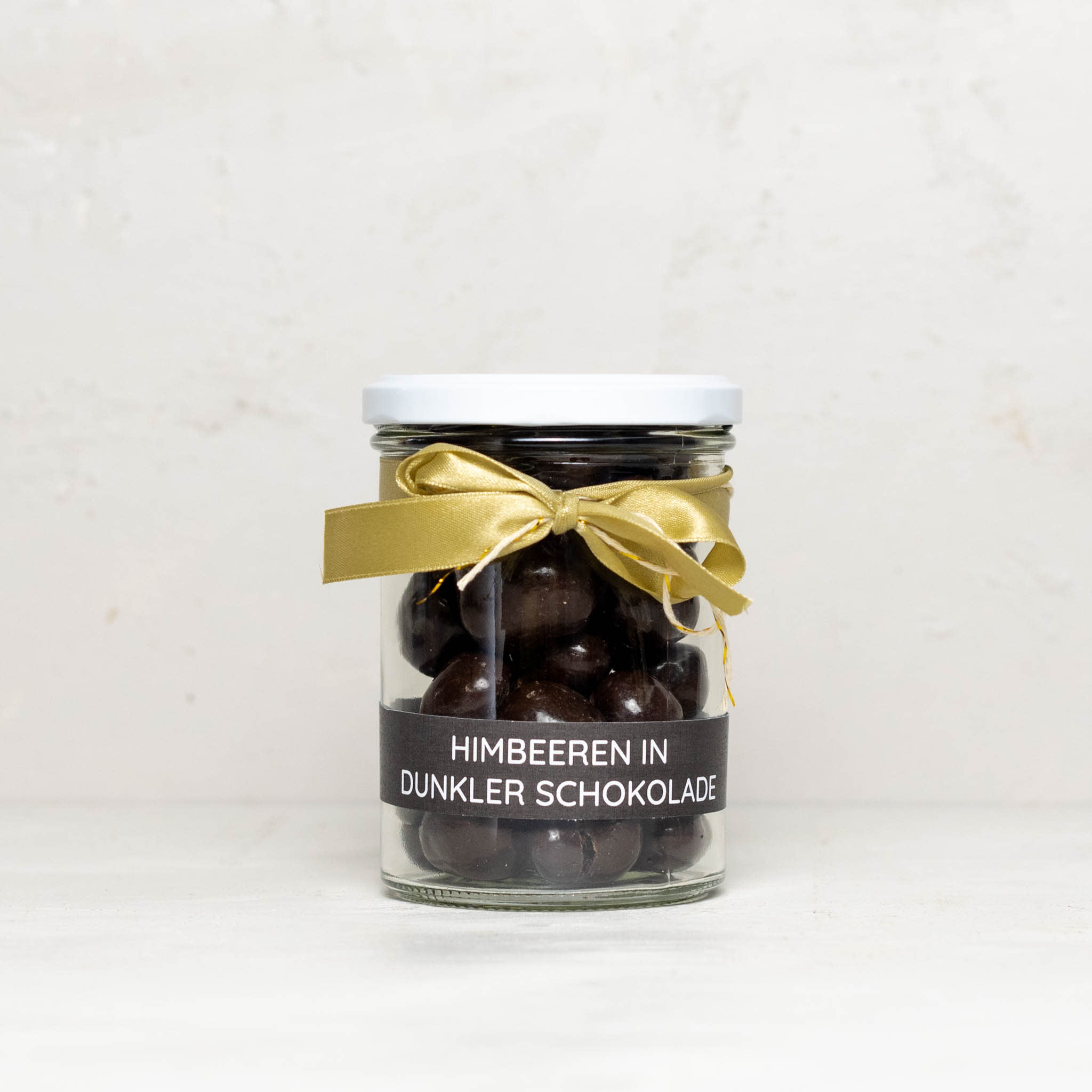 Himbeeren in dunkler Schokolade im Glas